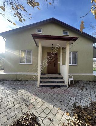 Yeşilyurt'ta Satılık Çiftlik Evi