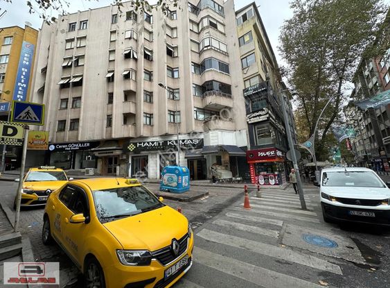 Atlas'tan İzmit-çarşı-merkez Fethiye Cad.sıfır Noktasında 4+1...