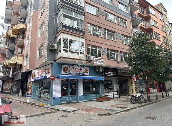 Atlas ' Tan İzmit / Çarşı Merkez'de Cadde Üzeri 4+1 Geniş Daire