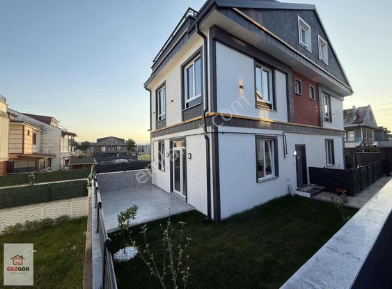 Uygun Fiyata Geniş Bahçeli Deniz Manzaralı 3+1 Triblex