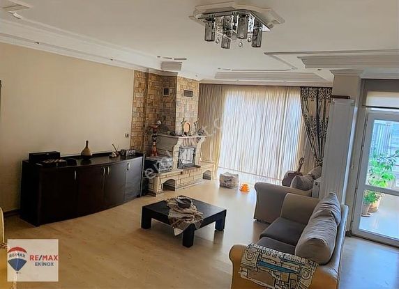 Pazaryeri Karşısında Güzel Konumda Satılık 3+1 Dubleks Daire