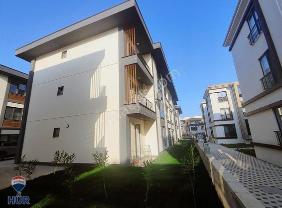 Remax Ayfer Sever'den Kiralık 3+1 Daire Yeni Stad Civarı