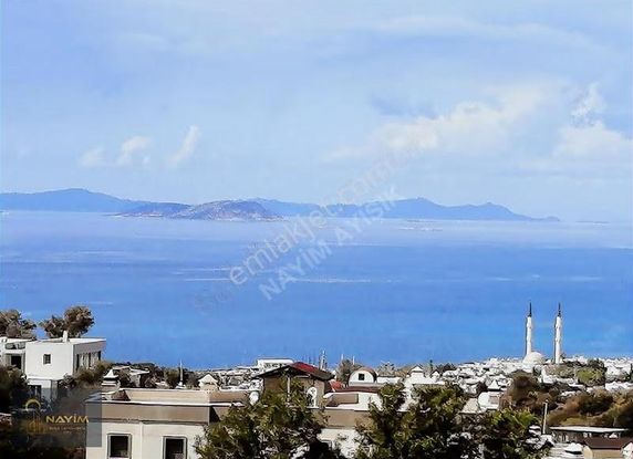 Turgutreis`te Deniz Manzaralı Geniş Bahçe`li 3+1 Müstakil Villa