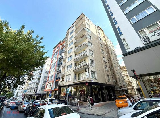 Şehrin Merkezinde Cumhuriyet Meydanına Yakın 4+1 Satılık Daire