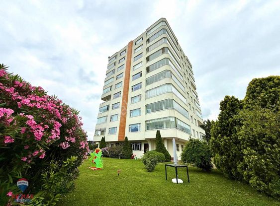 Atakum'da Panaromik Deniz Manzaralı Net 190m2 4+1 Daire
