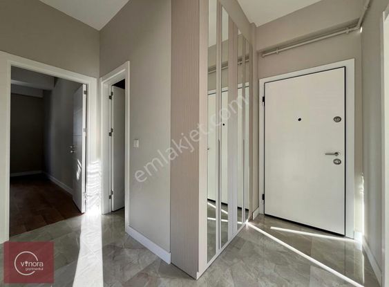 Suadiye'de 2025 Yapımı Güvenlikli Havuzlu Sitede 100m² 2+1 Boş