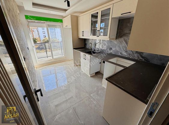 Duvar Kağıtlı Kaliteli İşçilik 1.kat Ferah 2+1