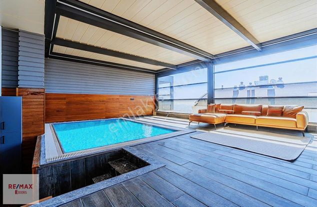 Çankaya Mahallesi'nde Manzaralı, Özel Havuzlu 4+1 Satılık Daire