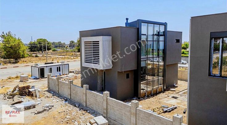 Antalyaspor Tesisleri Karşısında Satılık Modern Villa