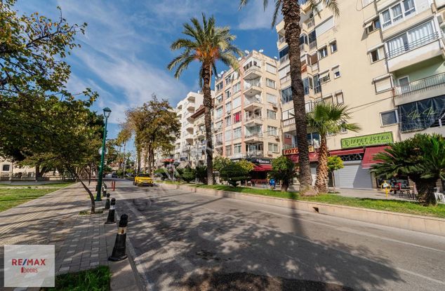 Işıklar Caddesi Üzerınde Deniz Manzaralı 3+1 Satılık Daıre