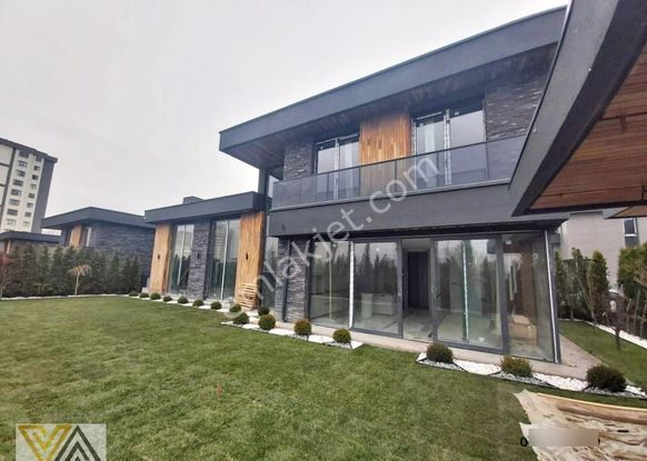 Valentia'dan Site İçerisinde Natamam Satılık Villa !!!