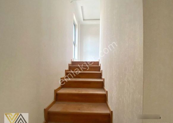 Valentia'dan Göl Manzaralı Satılık Müstakil Bahçeli 5+2 Villa !!!