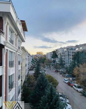 Anıtkabir Manzaralı Sıfır Bina Ara Katta Satılık 3+1 Daire !!