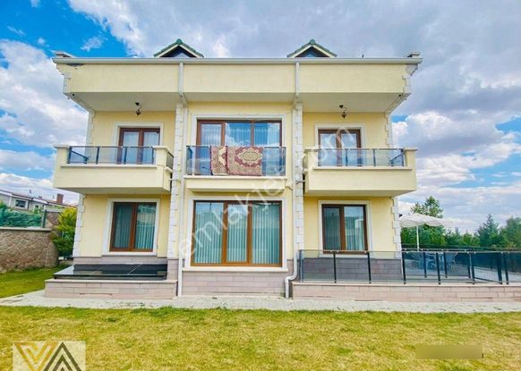 Valentia'dan Gölbaşı Karşıyakada Bahçeli Geniş 5+2 Satılık Villa!!!