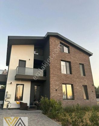 Valentia'dan Gölbaşında 4.5+1 Geniş Satılık Villa!!!