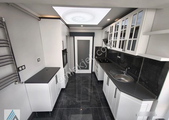 Atanora Vadi'den 2 Banyolu Cadde Yakını Lüks Yapılı Manzaralı 3+1