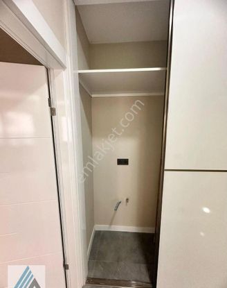 Atanora Vadi'den Hoşdere Cadde Üstü Ofise Uygun Lüks Yapılı 2 Banyolu Boş 3+1