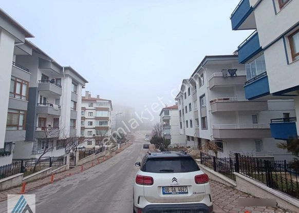 Atanora Vadi'den Dikmen'de Satılık Cadde Yakını 170m2 Daire