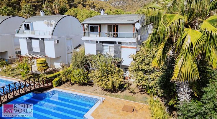 Kumluca Mavikent Karaöz Denize Sıfır Site İçinde Satılık Villa