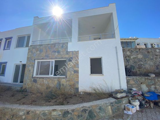 Gümüşlük Karakaya'da Özel Plajlı Satılık 2+1 Dubleks