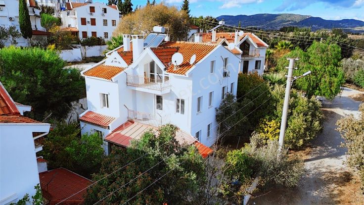 Datça Merkez'de Havuzlu Sitede Satılık 3+1 İkiz Müstakil Villa