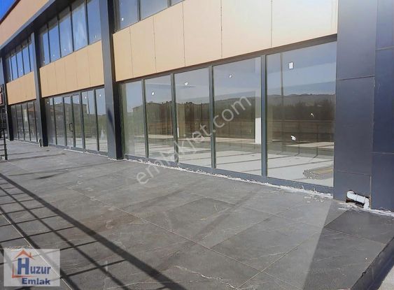 Çevre Yolu Üzerinde Her Türlü İşe Uygun 4 Katlı Kiralık Dükkan