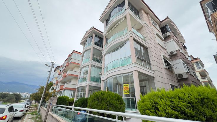 Cantan Emlaktan Akçay Merkezde 6 Yaşında Asansörlü Lüks Daire