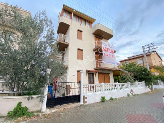 Ürkmezin Kalbi Bengiler'de Plaja 50m Bahçeli Satılık 2+1 Daire