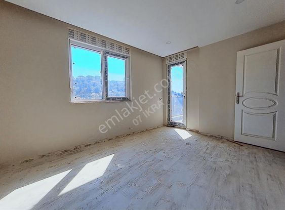 Esentepe Mah 3+1 Ebeveyn Banyolu Satılık Çatı Dubleksi