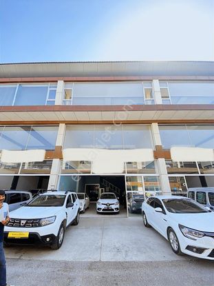 Oto Center'de Güzel Konumda 3 Katlı Satılık Dükkan!