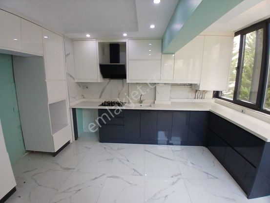 Ender Uysal Gayrimenkulden Foruma Yakın İçi Yenilenmiş 4+1 Kiralık Daire...