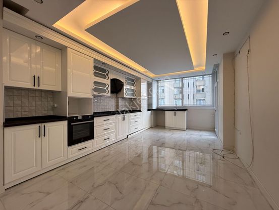 Toros Caddesinde 4+1 220 M2 Full Yapılı Kapalı Mutfak/merkezi Sistem Kiralık Daire