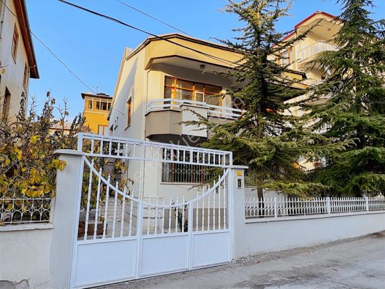 Coldwell Banker'den Vali Konağı'nda Ticari İmarlı Satılık Villa