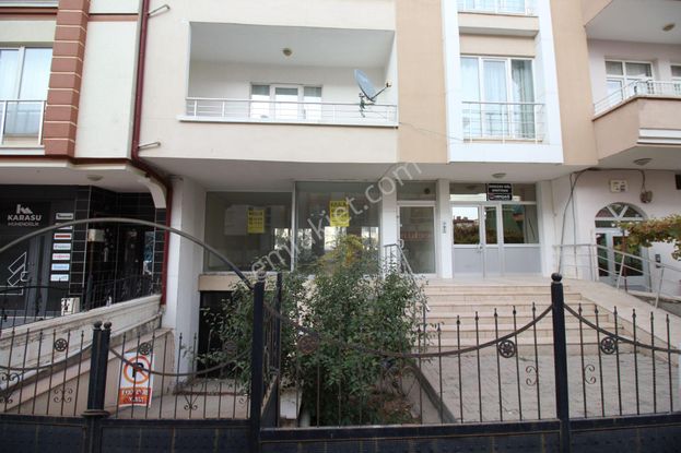 Aksaray Meydan Mahallesi'nde Cadde Üzerinde Kiralık 150m² Dükkan
