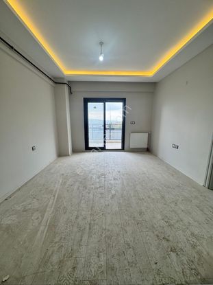 Bornova Kızılay Mahallesinde Site İçi 1+1 Lüks Arakat Asansörlü Otoparklı Satılık