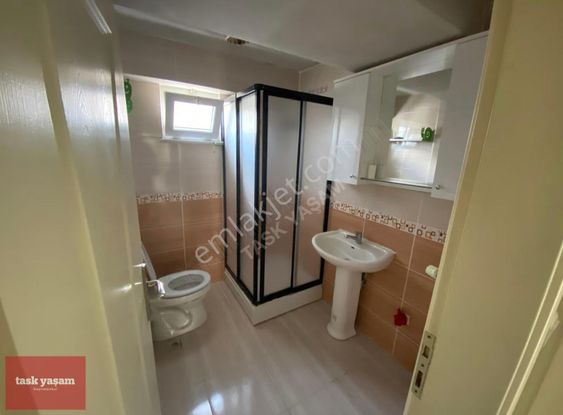 Çayırova Akse Mah. Merkezi Konumda Ferah 3+1 Kiralık Daire