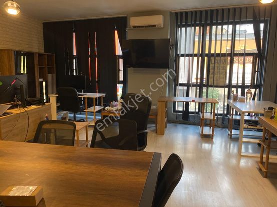 Altınbaş Emlak'tan Ertuğrulgazi Caddesinde Kiralı Ofis / Büro