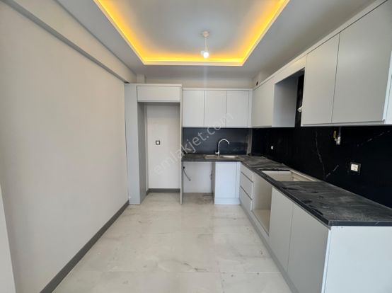 Bornova Kızılay Mahallesinde Site İçi 2+1 Lüks Arakat Asansörlü Otoparklı Satılık