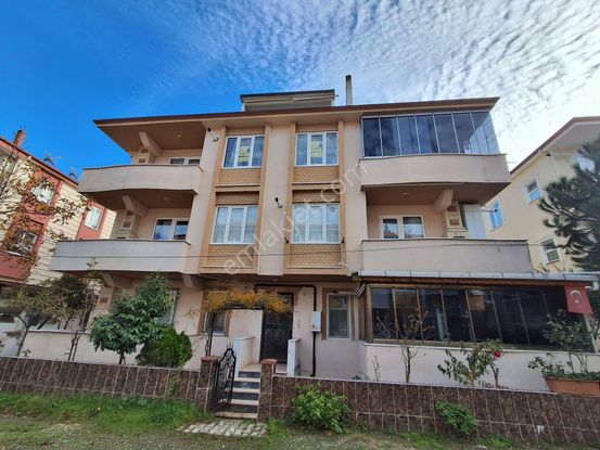 Karasu Aziziye Mahallesinde Kiralık Dubleks Daire