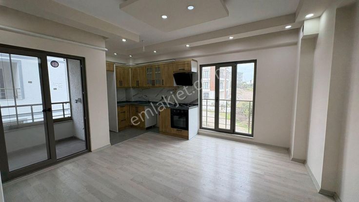 Çanakkale Ayvacık Merkezde Kullanışlı Ve Konforlu 1+1 Daire
