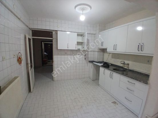 Ender Uysal Gayrimenkulden Bursa Caddesinde Kiralıık 2+1 Geniş Daire...