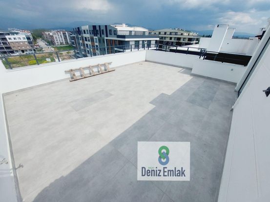 Denizden Akçayda Öncephe Kapalı Otoparklı Yerden Isıtmalı Satılık 3+1 Dubleks Daire.daire