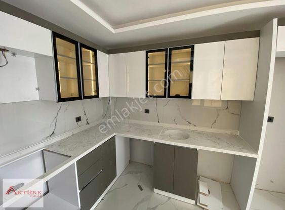 //aktürk Emlak\\merkezi Konumda Lüks Geniş Katta Sıfır 3+1 Daire