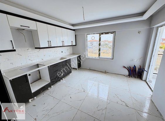 //aktürk Emlak\\ara Katta Ebeveyn+kiler+ankastre Sıfır 3+1 Daire