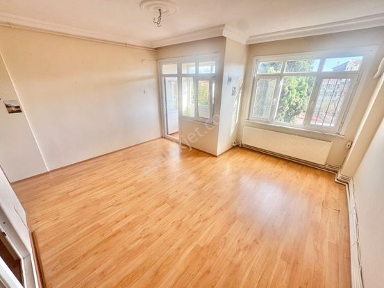 Altın Emlak'tan Balkonlu Ara Kat Kiralık 2+1 Daire