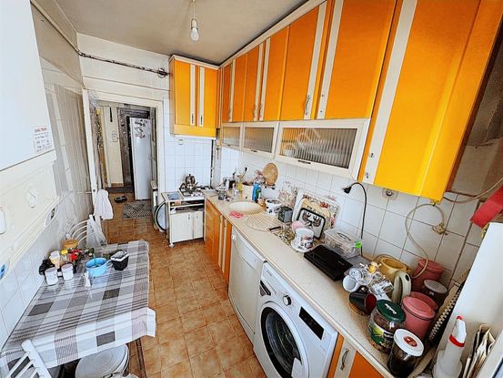 Çiçekli'de 1 Orta Katta 3+1 Cuma Pazarı Yanı Güney Cephe