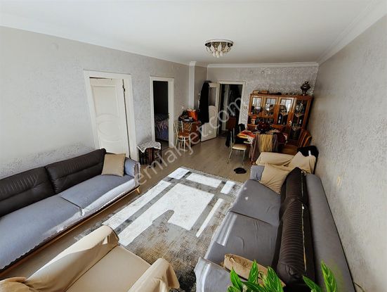 Altın Anahtardan Çiçeklide Cuma Pazarı Yanı Güney Cephe Yapılı