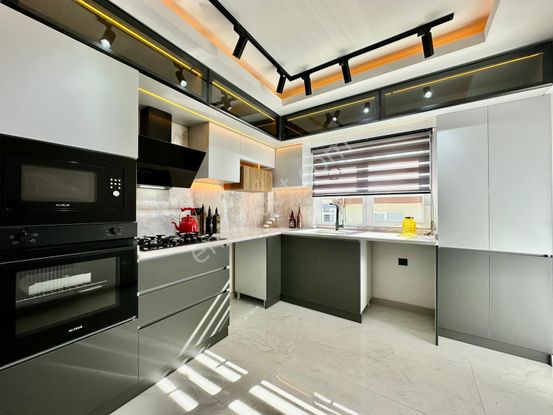 Kalecik Emlak'tan Merkezde Şık Yapılı Güney Cephe Emsalsiz 3+1