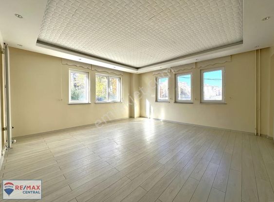 Re/max Central'dan Akdeğirmen Çayyurt, 3+1 Köşe,önü Açık,yapılı