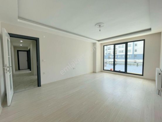 Mertcan'dan Metroya 5dk Havuzlu Güvenlikli Site İçi Ara Kat 2+1